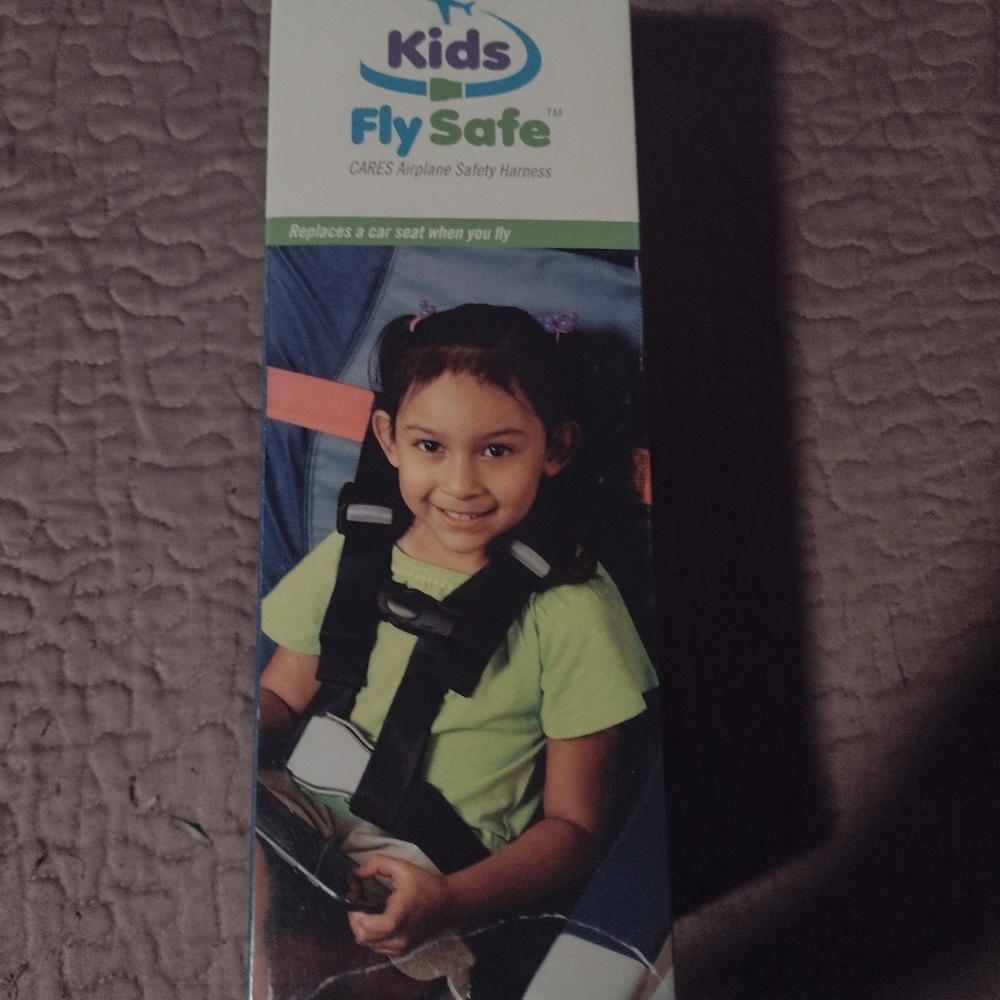 Kids fly safe airplane harness for kids 22-44 lbs